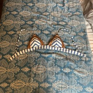 NWOT Amuse Society Helen Triangle Bikini Top
